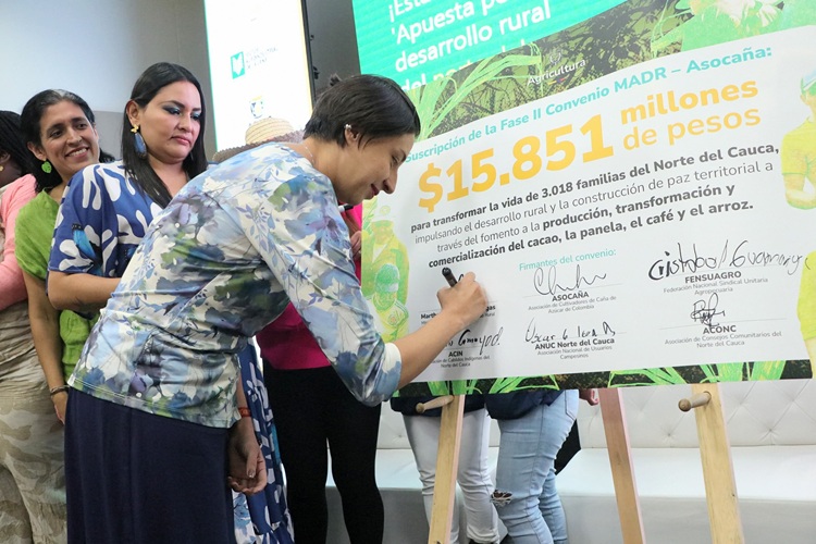 MinAgricultura, Asocaña y organizaciones del norte del Cauca firmaron convenio por $15.851 millones